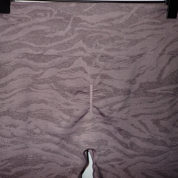 Gymshark Adapt Animal Zebra Purple and Pink Seamless Leggings - Picture 8 of 11